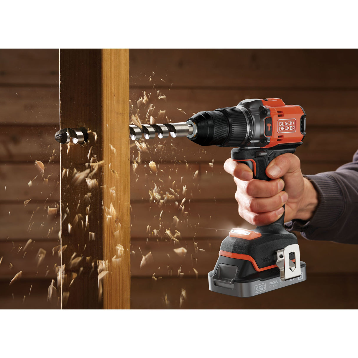 Perceuse visseuse à percussion BLACK+DECKER 18V brushless avec 2 batteries 2Ah en mallette, outil électrique éco-responsable.