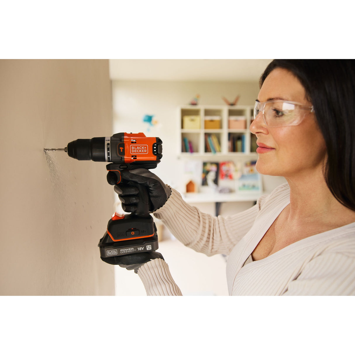 Perceuse visseuse à percussion BLACK+DECKER 18V brushless, éco-responsable, sans batterie, outil électrique pour bricolage.