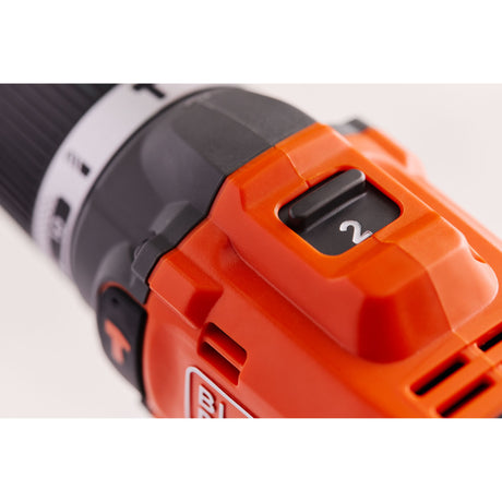 Perceuse visseuse à percussion BLACK+DECKER 18V Brushless éco-responsable, sans batterie, outil électrique pour bricolage.