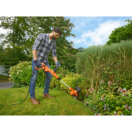 Coupe-bordure filaire BLACK+DECKER 550W avec largeur de coupe de 30 cm et rallonge électrique de 10 m, modèle BESTA530C10-QS