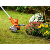 Coupe-bordure filaire BLACK+DECKER 550W avec lame de 30 cm et rallonge électrique de 10 m, outil de jardinage robuste.