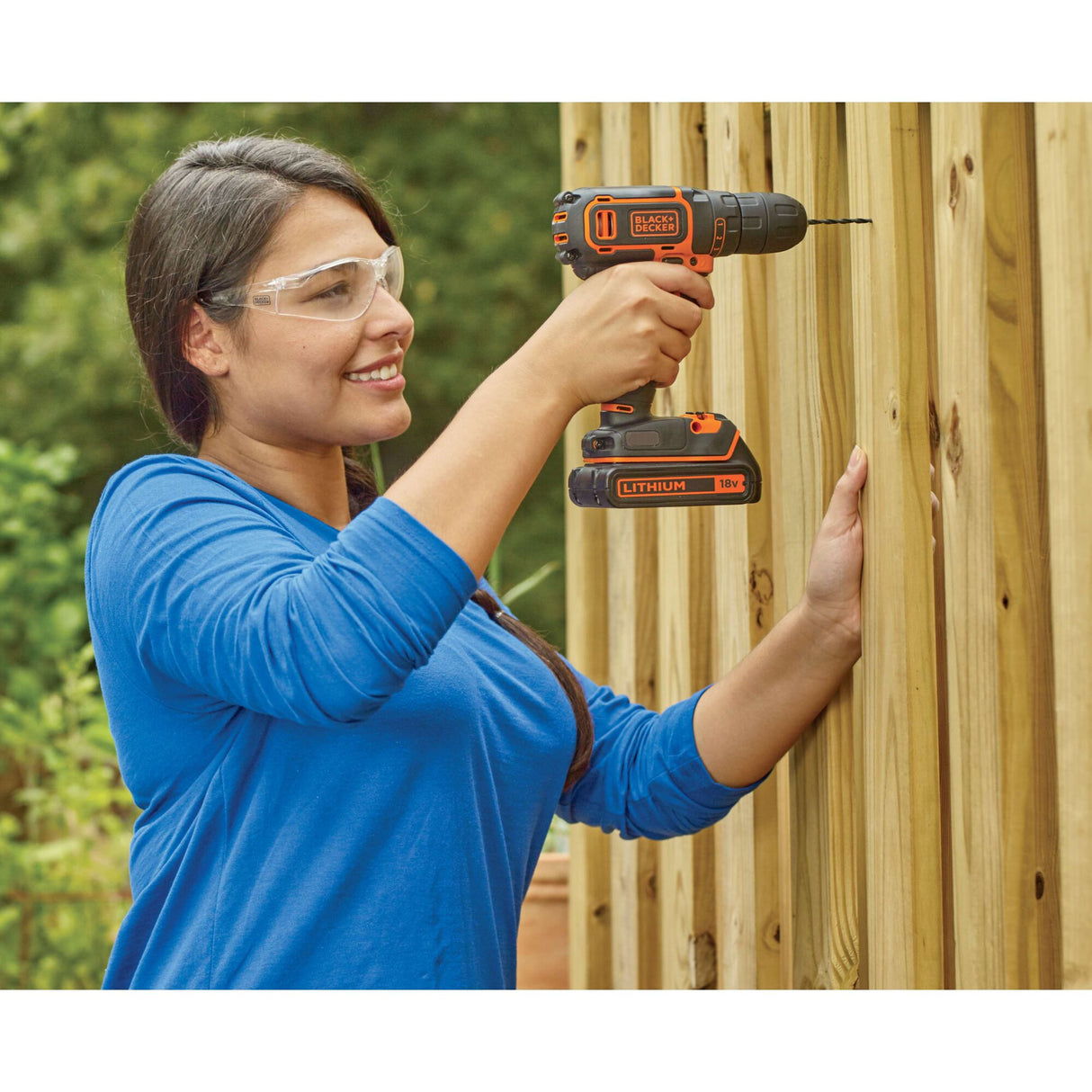 Perceuse visseuse Black+Decker, outil électroportatif, couleur noire et orange.