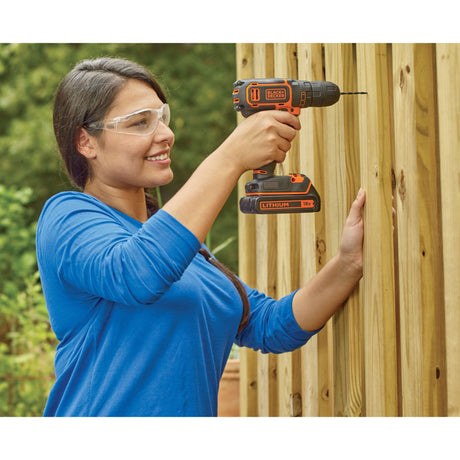 Perceuse visseuse Black+Decker, outil électroportatif, couleur noire et orange.