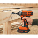 Perceuse-visseuse Black+Decker, outillage électroportatif orange et noir, 18V.