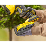 Batterie jaune Stanley V20 pour outil électroportatif, tenue en main, couleur jaune et noir