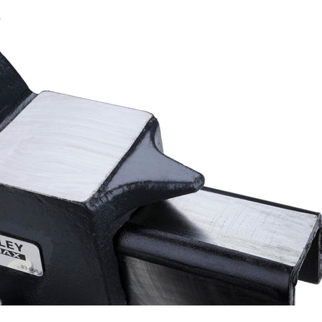 Étau Stanley Maxx de couleur noire, outil de serrage métallique robuste