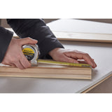 Mètre ruban Stanley PowerLock argent jaune, outil de mesure, utilisé sur bois clair