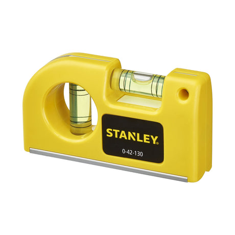 Niveau à bulle Stanley, outil de mesure jaune, marque visible.