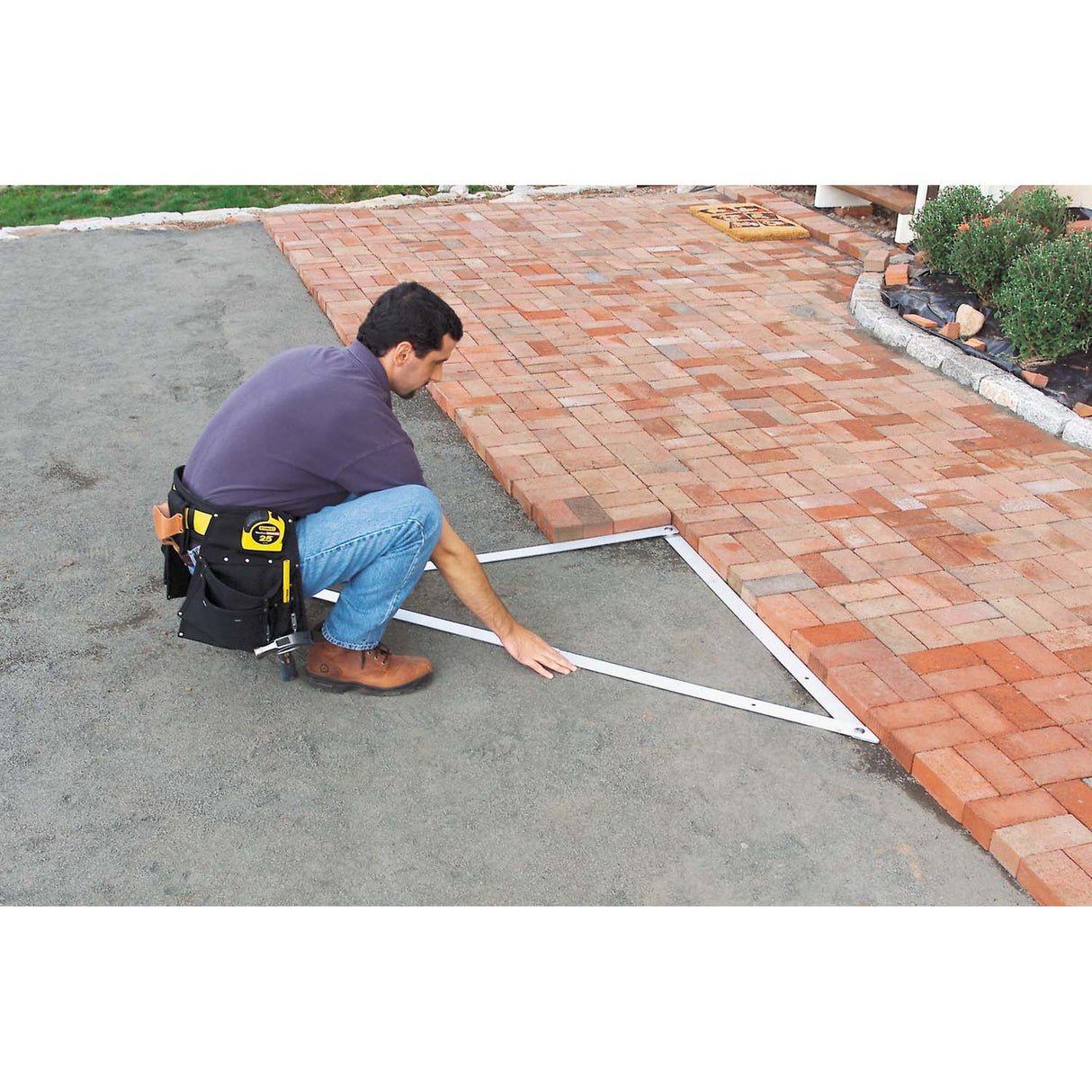 Outil Stanley, règle d'alignement aluminium argenté, utilisé pour pose de pavés rouges
