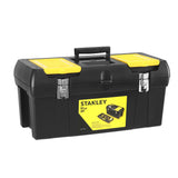 Boîte à outils Stanley, noire et jaune, avec poignées et fermetures métalliques.