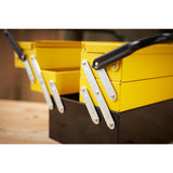 Boîte à outils Stanley métallique jaune et noire, poignée noire, ouverture à compartiments.