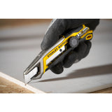 Cutter Stanley, outil de coupe jaune et gris, utilisé pour le bricolage ou la plomberie