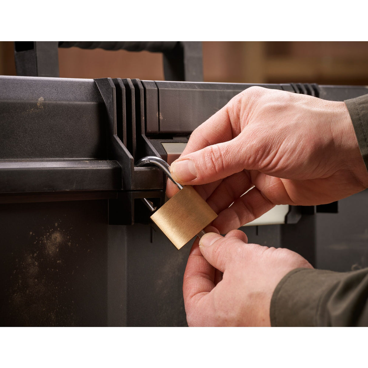 Cadenas Stanley en laiton doré, serrure sur boîte à outils noire