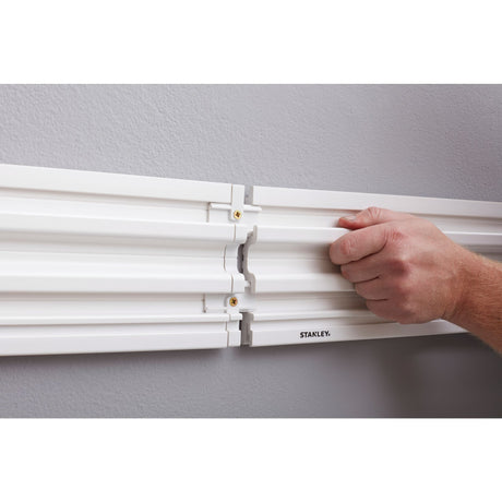 Rail mural blanc Stanley pour rangement, installation sur mur