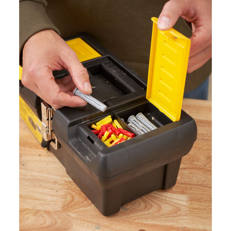 Boîte à outils Stanley noire et jaune, accessoires de fixation inclus