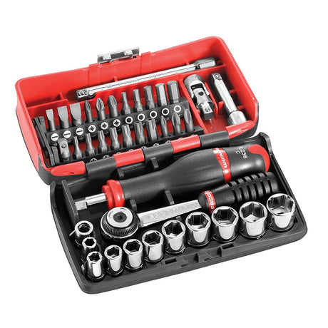 Coffret à cliquet Facom, outillage noir et rouge, embouts et douilles chromés.
