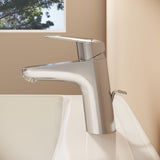 Mitigeur Grohe, robinet salle de bain, finition chromée, design moderne.