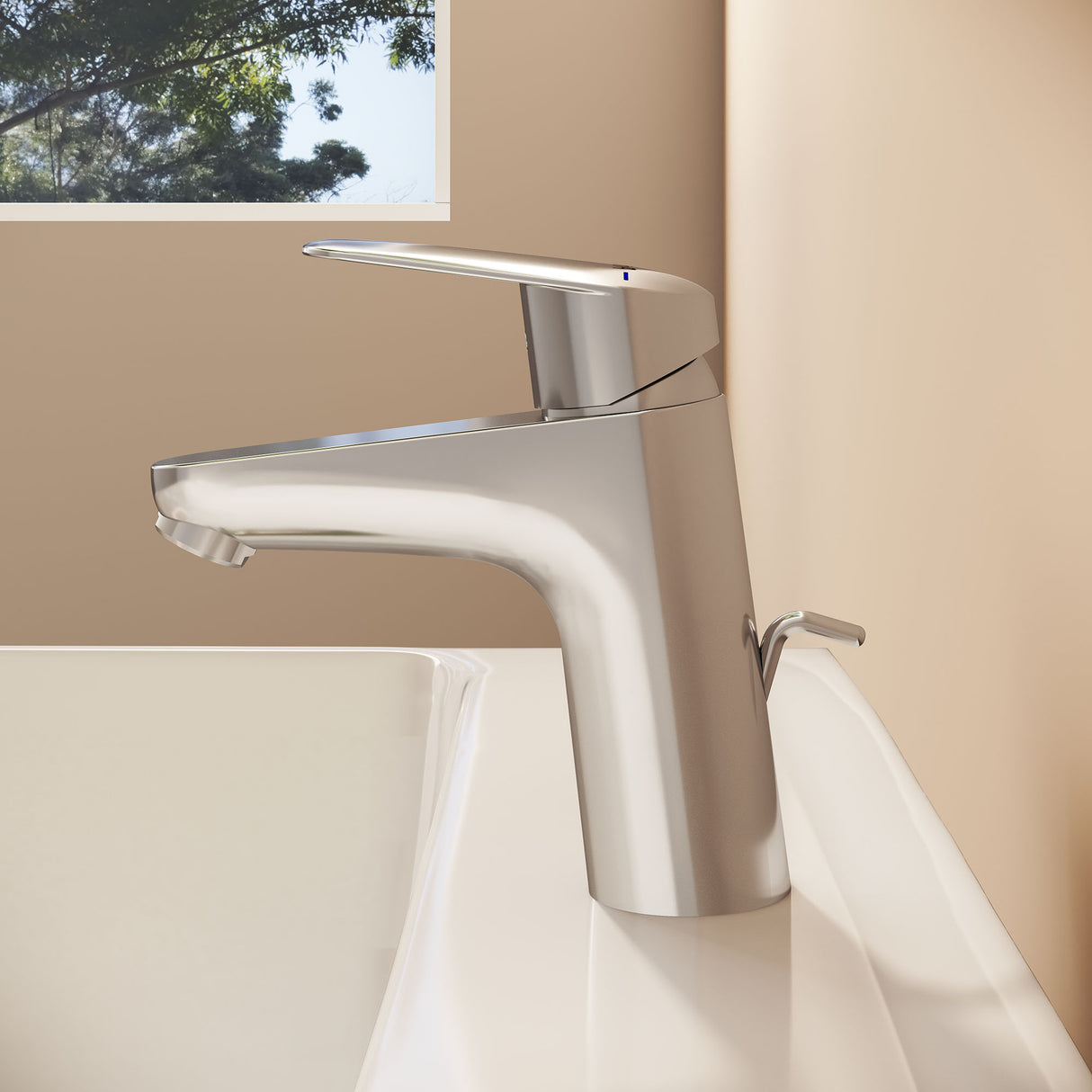 Mitigeur de lavabo Grohe chromé, robinet de salle de bain couleur argent.
