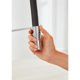 Mitigeur Grohe, robinet de cuisine couleur chrome et noir, poignée ergonomique.