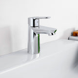Mitigeur chromé Grohe, robinet de lavabo moderne, couleur argentée.