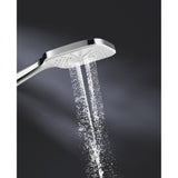 Pommeau de douche Grohe rectangulaire, chromé, avec jets d’eau, couleur argent.