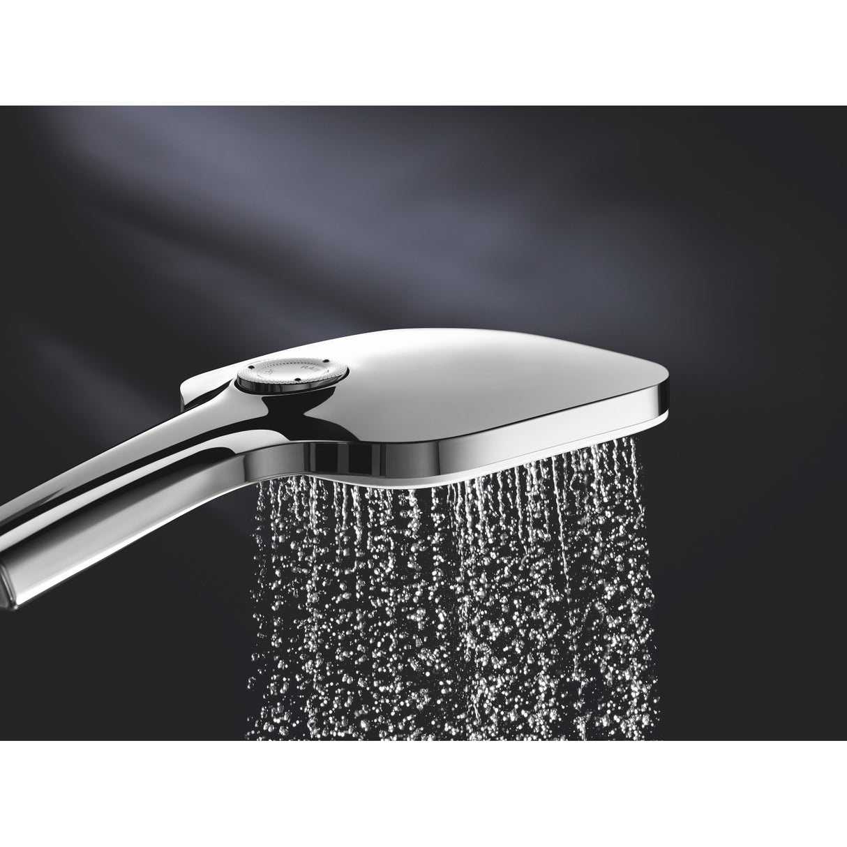 Pommeau de douche Grohe en chrome argenté, douchette rectangulaire moderne.