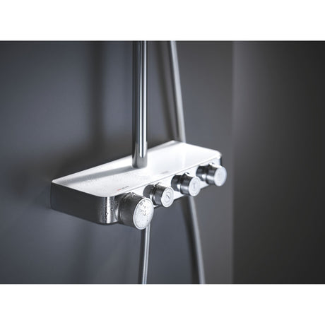 Mitigeur thermostatique Grohe, type robinet de douche, couleur chrome argenté