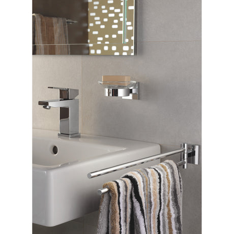 Porte-serviettes chromé Grohe mural, accessoire salle de bain, couleur argentée.