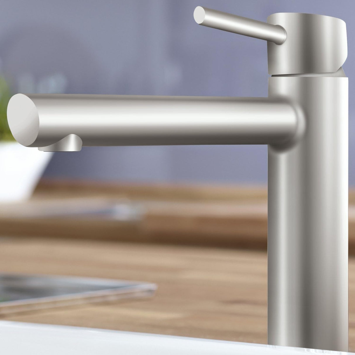 Mitigeur Grohe, robinet de cuisine, inox brossé, design moderne.