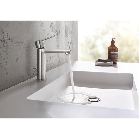 Mitigeur de lavabo Grohe, robinet salle de bain en inox brossé, couleur argentée.