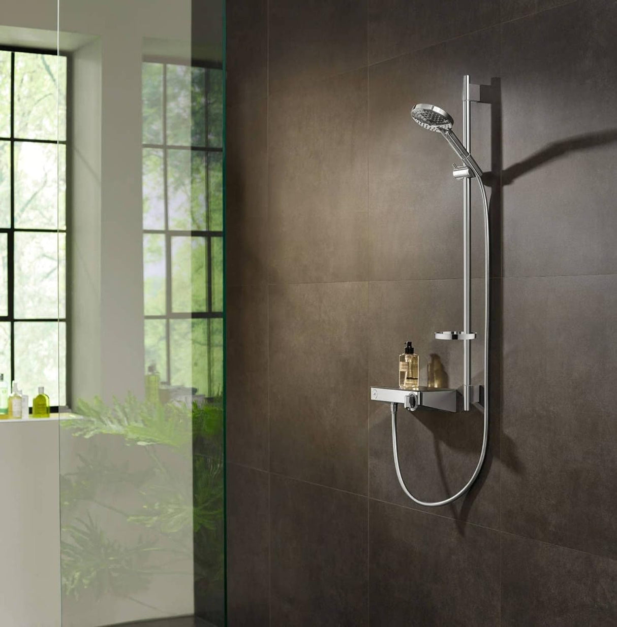 Colonne de douche Grohe chromée montage mural, design moderne, couleur argentée
