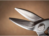 Cisaille Stanley, outil de coupe en métal argenté, lame dentée, couleur grise.