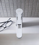 Mitigeur lavabo chrome Duravit, robinet de salle de bain couleur argentée.