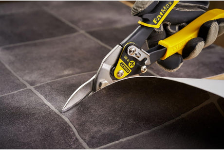 Pince à tôle Stanley FatMax noire et jaune, outil de coupe professionnel.