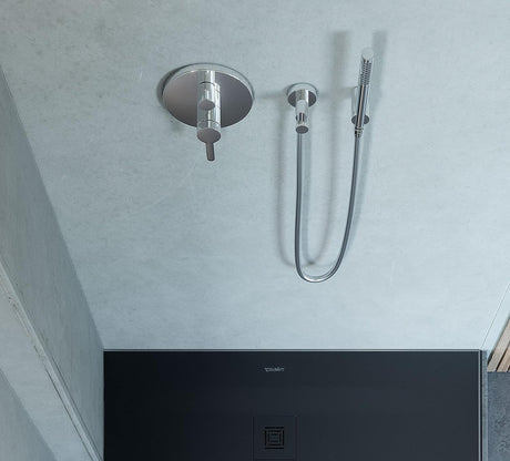 Mitigeur de douche mural Grohe, kit complet, finition chromée, design moderne.