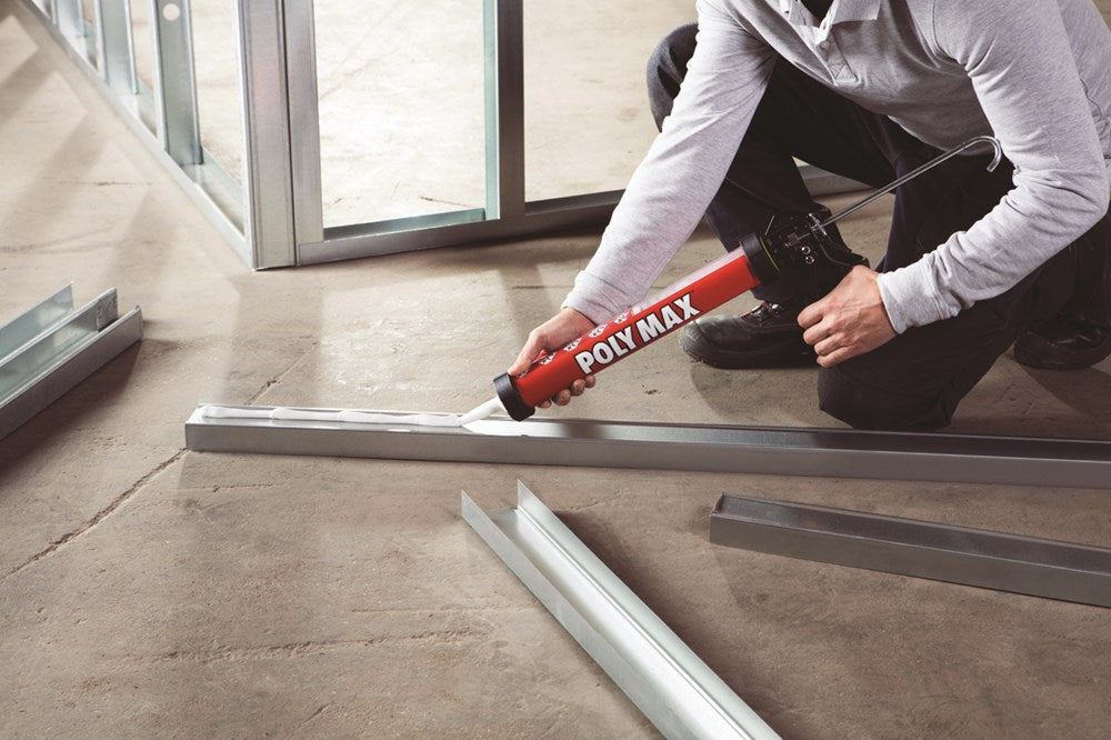 Cartouche de colle Poly Max, mastic d'étanchéité, couleur rouge, application sur rail métallique