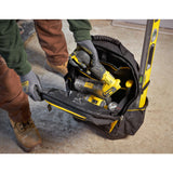 Sac à outils Stanley noir et jaune, contenant une perceuse jaune Stanley et un niveau.