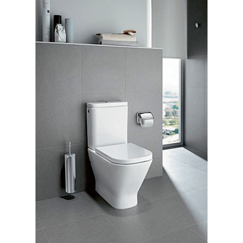 WC blanc marque Roca, modèle majeur, installé dans une salle de bain moderne grise