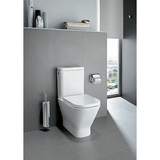 WC blanc marque Roca, modèle majeur, installé dans une salle de bain moderne grise