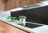 Panneau mural VIPANEL, type alu composite, couleur ardoise noire, installé en cuisine moderne.