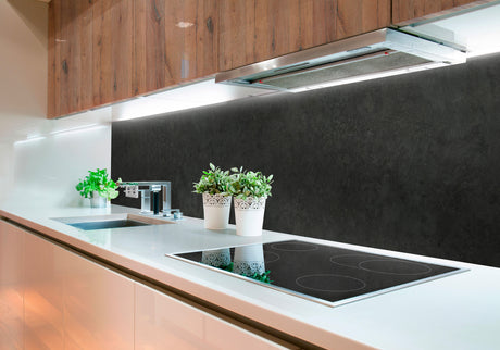 Panneau mural VIPANEL, type alu composite, couleur ardoise noire, installé en cuisine moderne.