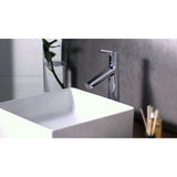 Mitigeur Grohe, robinet salle de bain chromé, moderne avec vasque blanche.