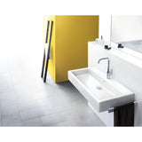 Lavabo mural blanc Grohe, robinet chromé, design moderne, salle de bain.