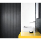 Mitigeur Grohe, robinet de lavabo chromé sur plan vasque jaune.