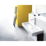 Lavabo Grohe blanc rectangulaire avec robinet chromé dans salle de bain moderne