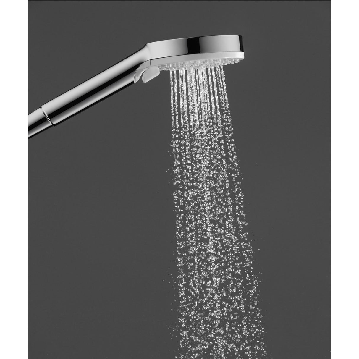 Pommeau de douche Grohe chromé, jet d’eau, accessoire sanitaire moderne argenté
