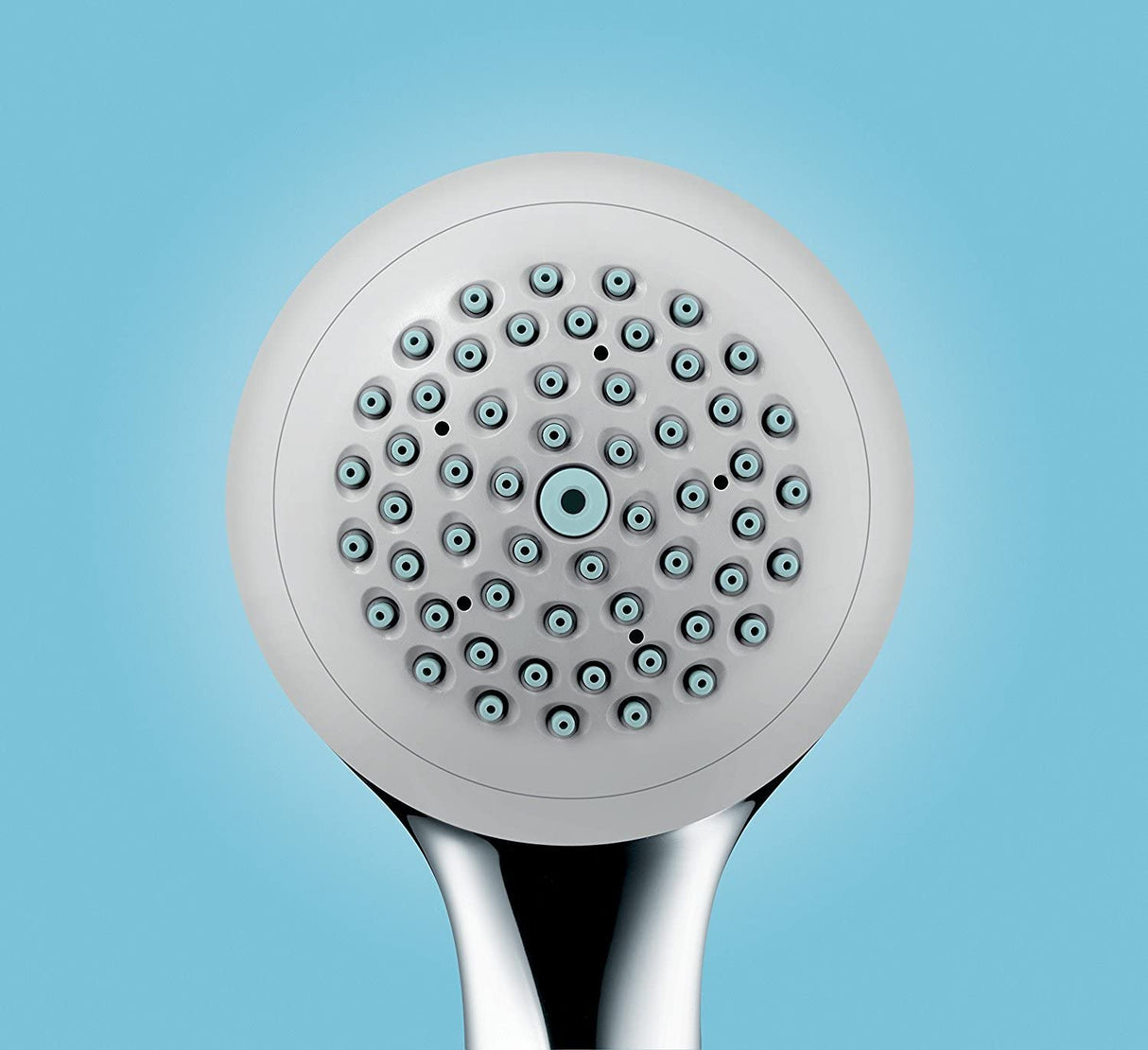 Pommeau de douche Grohe, type douchette, couleur gris et chrome, fond bleu.