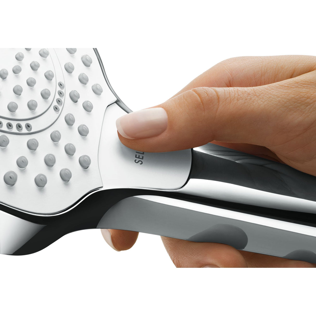Douchette Grohe, pommeau de douche chromé argent avec bouton de sélection visible.