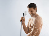 Douchette Grohe chromée, pommeau de douche main, couleur argent, en utilisation sous l'eau