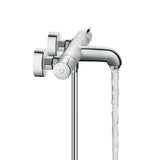 Mitigeur baignoire Hansgrohe, robinet chromé, eau coulant du bec.
